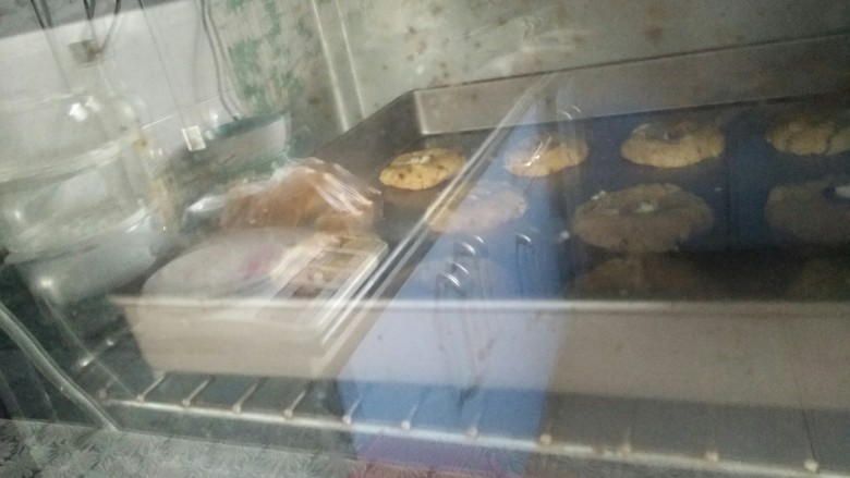 中式点心+全麦核桃酥,放入预热好的烤箱：中层170度20分钟