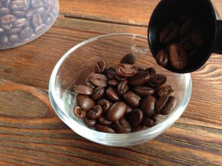 摩卡咖啡,准备烘焙好的咖啡豆