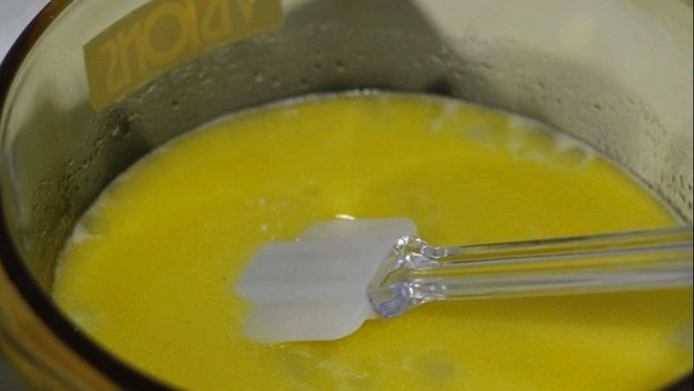 奶油大个泡芙,加热到黄油还没融化，混合液沸腾，