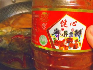 黑酱油+红烧胖秋刀,我红烧菜都爱下它。郫县豆瓣，我自己感觉特别提味。