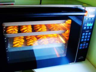 南瓜香肠麦穗面包,UKOEO猛犸象智能热风炉烤箱提前预热：选择热风功能，160度，烤20分钟。