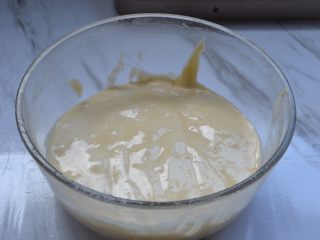 可可奶油杯,用刮刀切拌均匀即可，不要过度搅拌，或者画圈，避免消泡