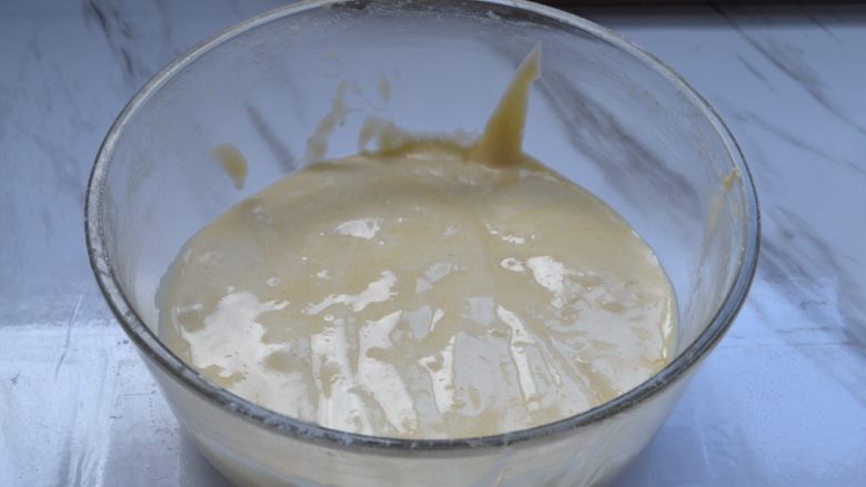可可奶油杯,用刮刀切拌均匀即可，不要过度搅拌，或者画圈，避免消泡