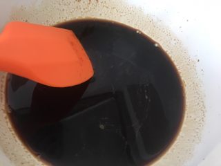红糖馒头（一次性发酵）,加入剩余的水搅拌均