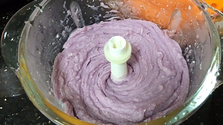 紫薯香芋馅,搅成泥状