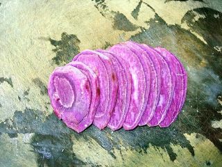 紫薯香芋馅,紫薯切片