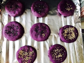 紫薯南瓜饼,营养美味的紫薯南瓜饼出炉了～
