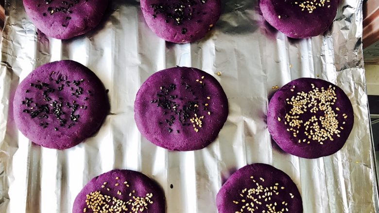 紫薯南瓜饼,营养美味的紫薯南瓜饼出炉了～