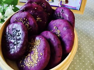 紫薯南瓜饼,不仅好吃，颜值也很高，色香味俱全！