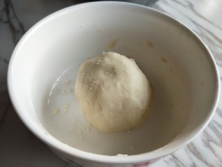 豆沙小酥饼,所有油酥材料混合备用。