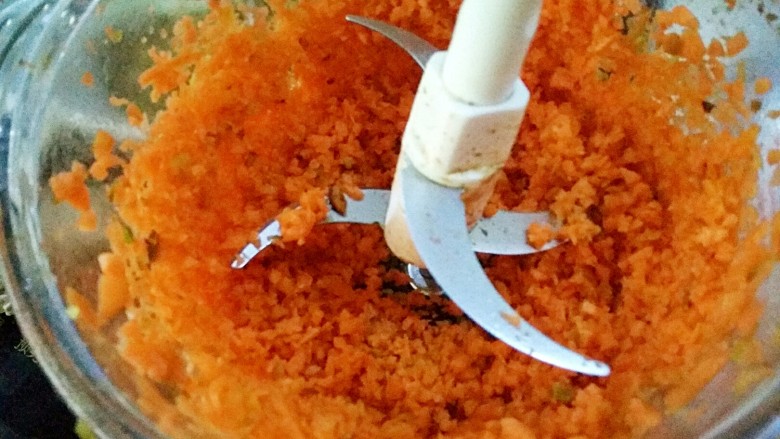 绿叶饺子,几秒钟成胡萝卜碎。