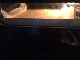 原味蛋糕卷,烤箱150度10分钟后把温度降到120度20分钟 （温度时间只是个大概，具体根据自己的烤箱温度来）