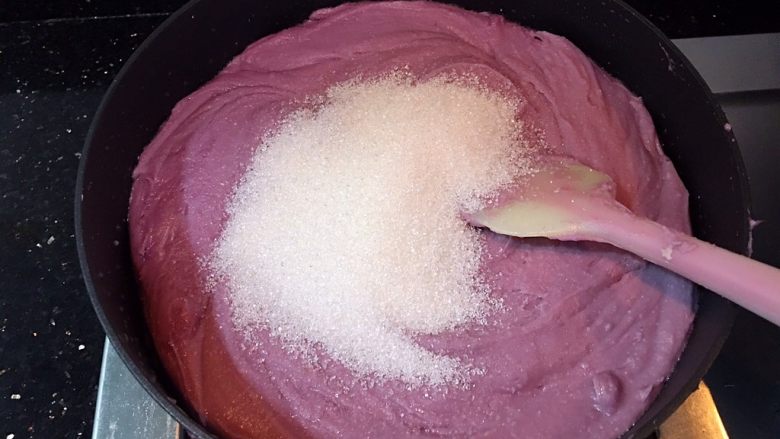 紫薯香芋馅,加入适量细砂糖