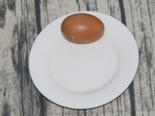 原味松饼,准备一个鸡蛋