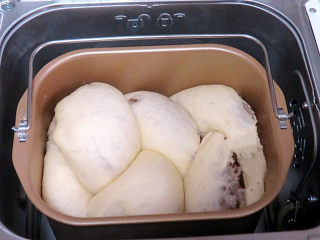 松软绵绵滴【可可双色面包】,继续二次发酵到8-9分满