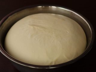 椰蓉小方包,面团发酵至约两倍大即可