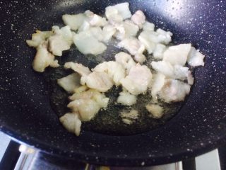 弟弟家的雪菜—雪菜口菇与肉片,肉片煸炒出油。