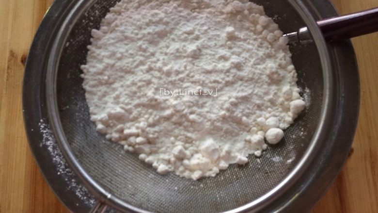 百香果戚风蛋糕（八寸）,过筛加入低筋面粉搅拌均匀