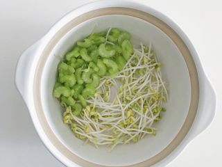 寶寶輔食：蔬菜高湯,碼上西芹