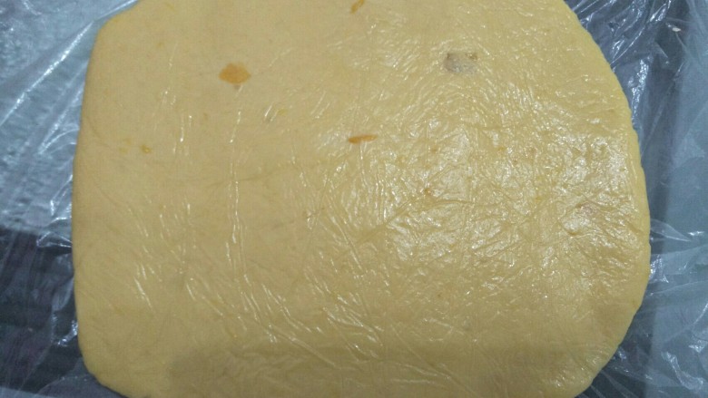 红薯棒,用擀面杖擀成约0.5cm厚的面皮
