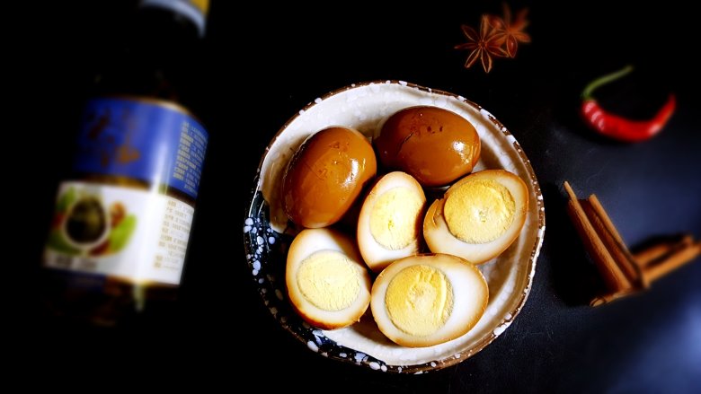 酱油卤蛋,12.早餐将它切开，配粥进食既健康又美味。