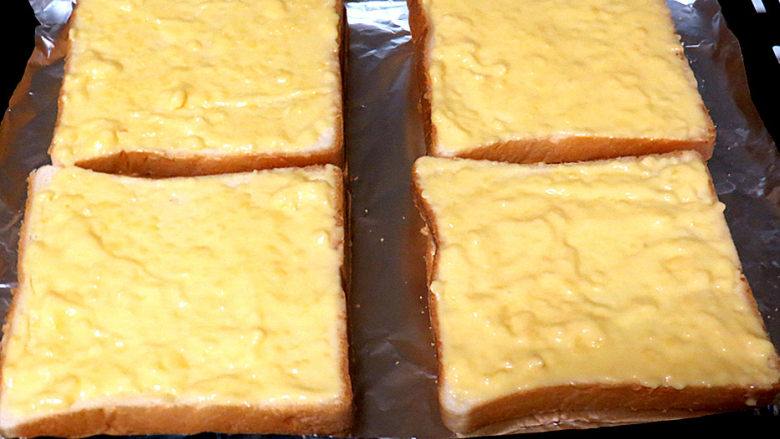 快手美味早餐【岩烧乳酪】,按家中需要增加吐司片份量，芝士糊量足够