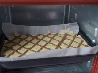 酸奶戚风蛋糕,烤箱预热150°，看45分钟左右