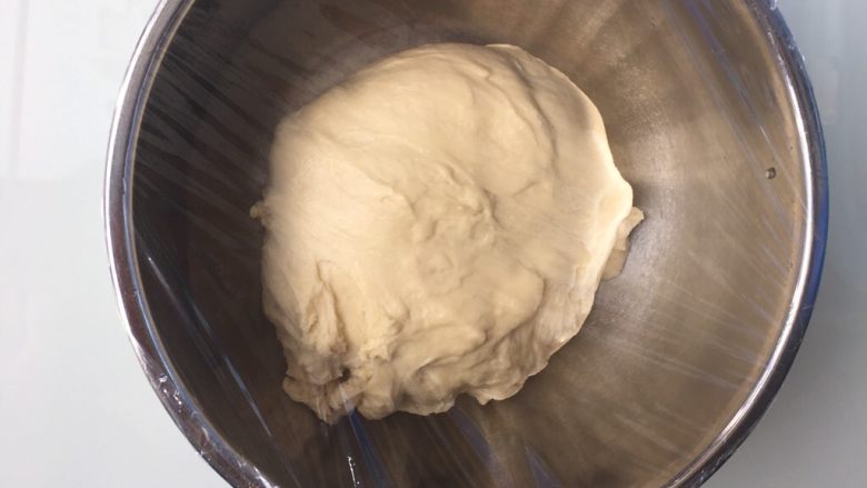 奶香肉松火腿小面包, 放温暖处发酵2个小时左右（视气温而定，如夏天约1.5小时）