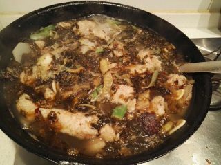 酸菜泡椒龙俐鱼,大火煮5-6分钟后关火盛盘