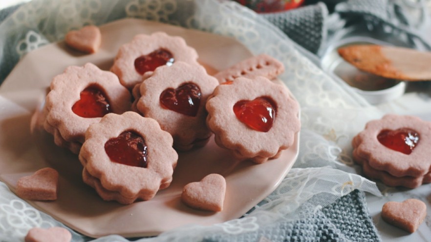 草莓酱夹“心”饼干