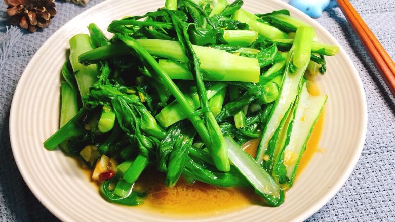 绿色美食蒜蓉菜苔,一盘素菜是我的最爱！健康美味还养生！