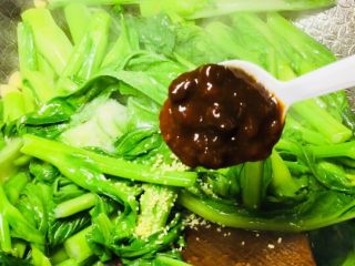 绿色美食蒜蓉菜苔,在加入一勺黄豆酱！口感会更好！