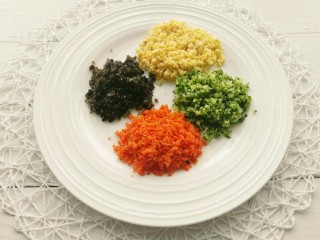 蒸饺,这是四种馅料，都是极其普通的、家常的，可以根据自己的喜好，随意的更换。