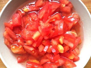 番茄疙瘩汤,西红柿切丁