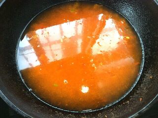 番茄疙瘩汤,加适量水煮开