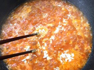 番茄疙瘩汤,快速搅拌均匀不要结块