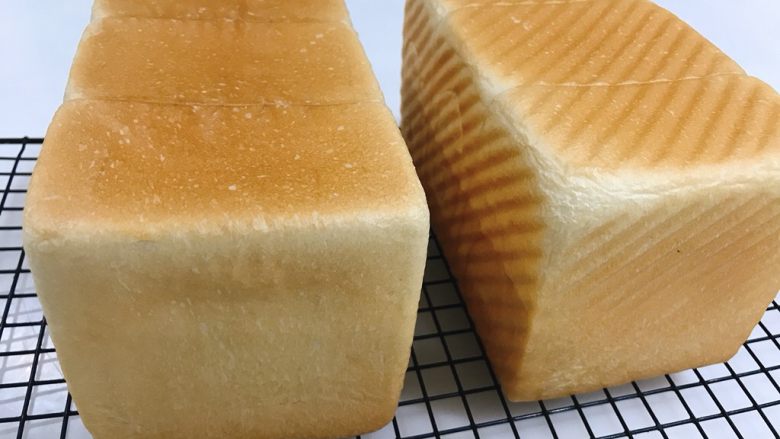 中种奶酪白吐司~ GOURMETmaxx揉大面团记录,出炉放烤网晾凉，凉至手温密封保存。