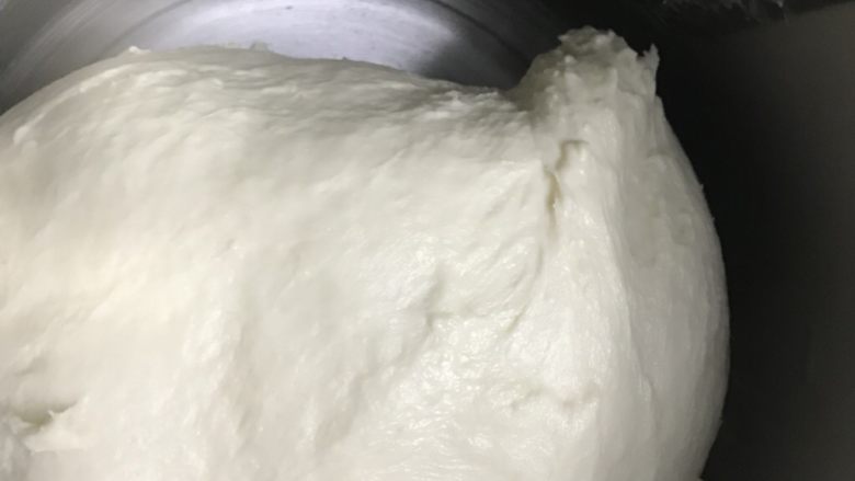 中种奶酪白吐司~ GOURMETmaxx揉大面团记录,差不多揉好的样子，可以看到桶壁是很干净的。