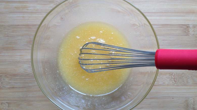 核桃酥,用打蛋器搅拌均匀