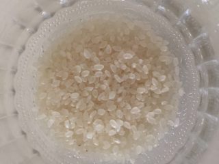 南瓜小米粥,珍珠米洗干净沥干水