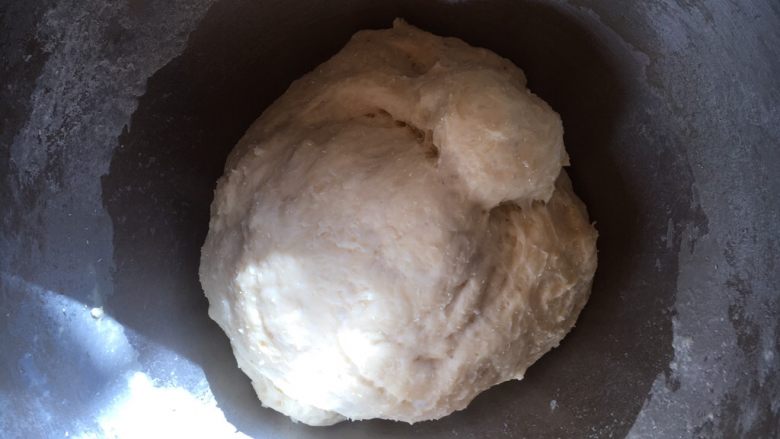麦麸炼乳吐司,盖湿毛巾放温暖处发酵两三小时