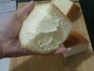 奶油奶酪面包,填满奶油奶酪馅料