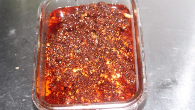 红油笋尖 最爱这种辣,直接淋在嫩笋上，让红油浸泡过笋尖。