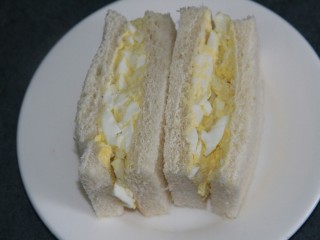 鸡蛋沙拉三明治,