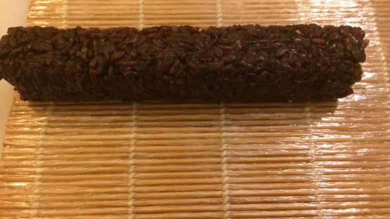 🍣寿司黑米卷🍣,包好成卷