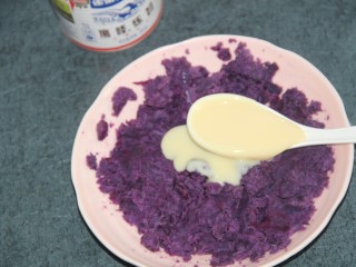 紫薯红豆糕,加一勺炼乳