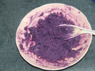 紫薯红豆糕,拌匀