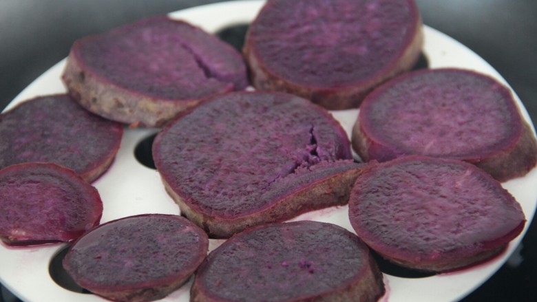 紫薯红豆糕,如图状态就是蒸熟了