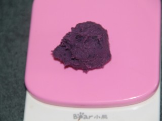 紫薯红豆糕,紫薯称30g一个球