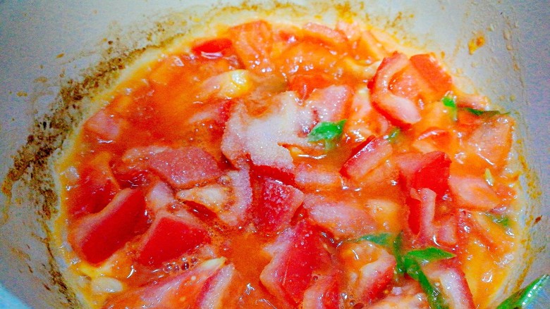 暖胃又舒服的番茄鸡蛋疙瘩汤,放适量盐